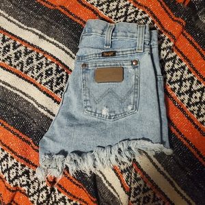 Wrangler Reworked Cutoff Shorts